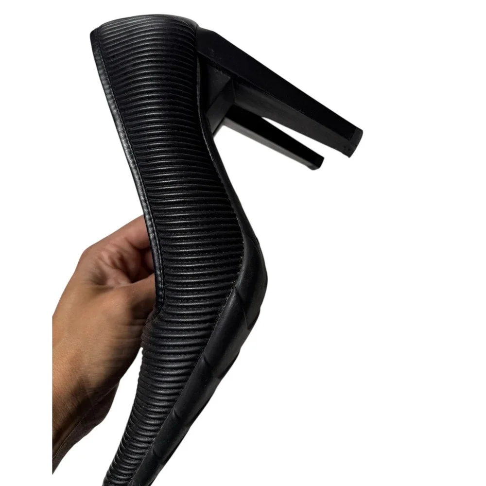 Vicini Black Ribbed Square Toe Block Heel Pumps Women's Size 38 Made in Italy‎